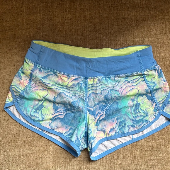 Ivivva patterned athletic shorts by Lululemon - Picture 1 of 4